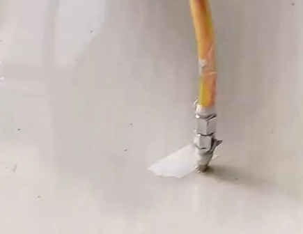 凤阳瓷砖空鼓维修公司专业解答在瓷砖铺贴过程中，如果使用的砂料过粗（如全部使用了粗砂），可能会导致以下问题